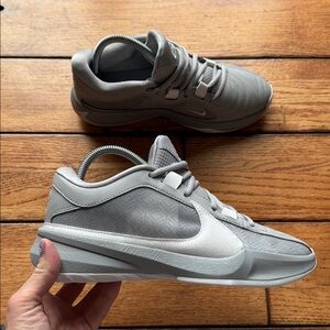Nike Zoom Freak‎ 5 Basketball Shoes Wolf Grey White Giannis Size 6 DZ2946-002